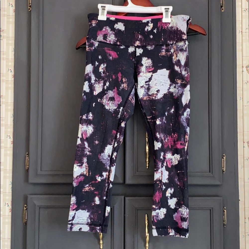 Lululemon wunder under crops size 8